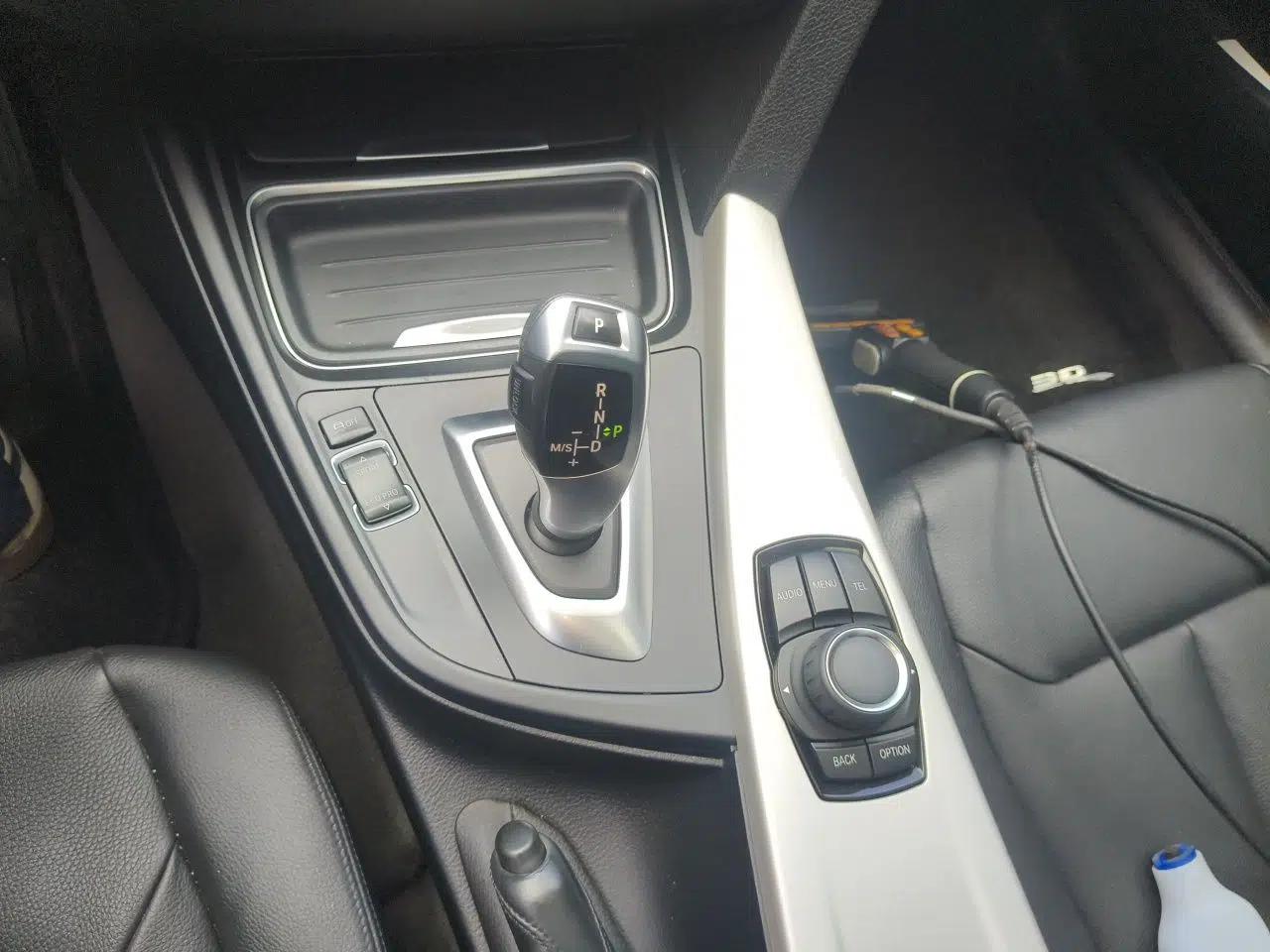 BMW 3 Series GT 2013 320i Leading Model — миниатюра 14