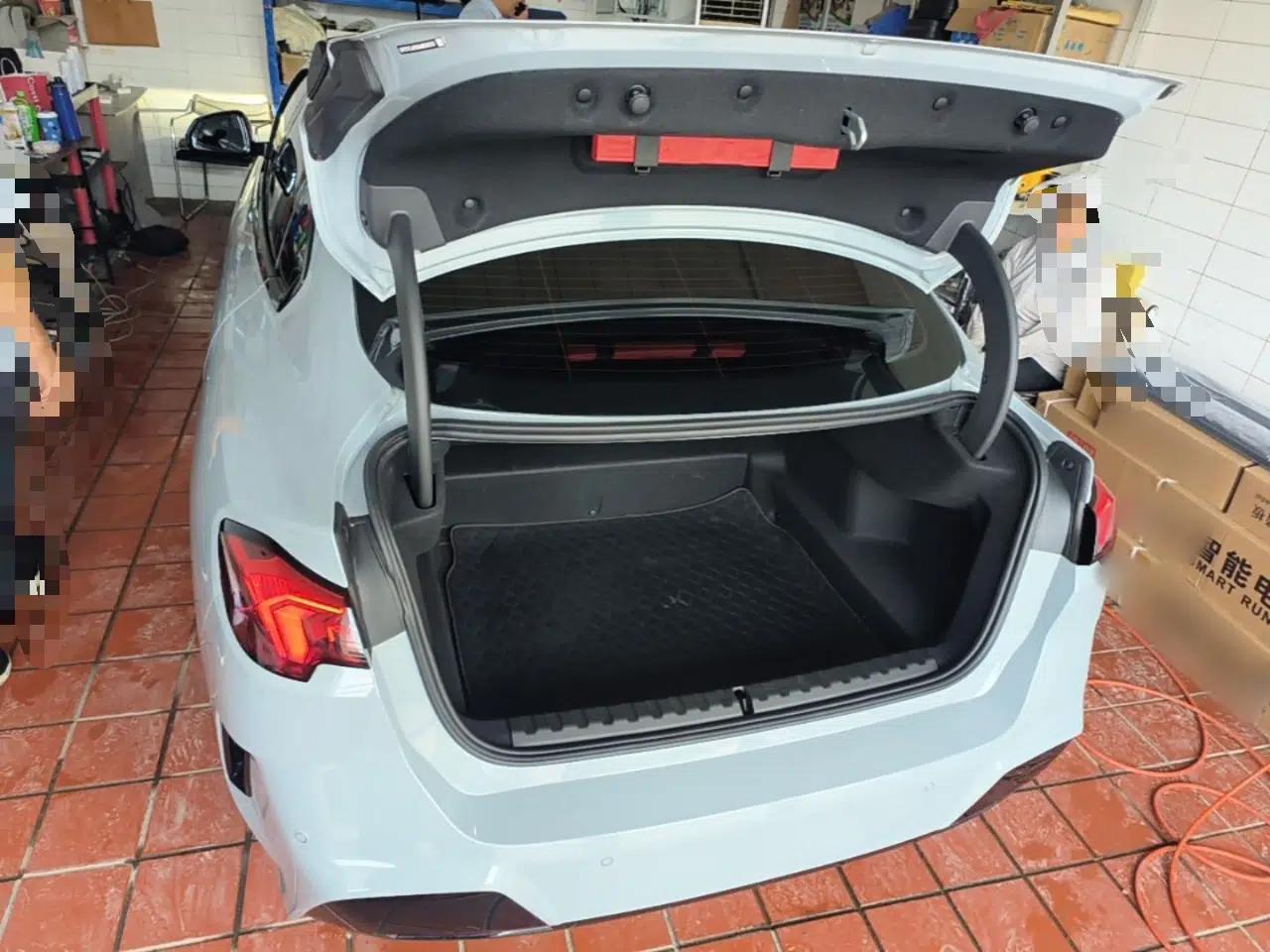BMW 2 Series 2025 225L M Sport Package — миниатюра 27
