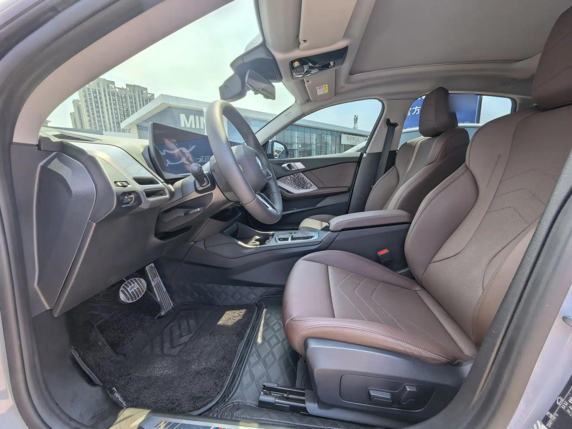 BMW 2 Series 2025 225L M Sport Package — миниатюра 29