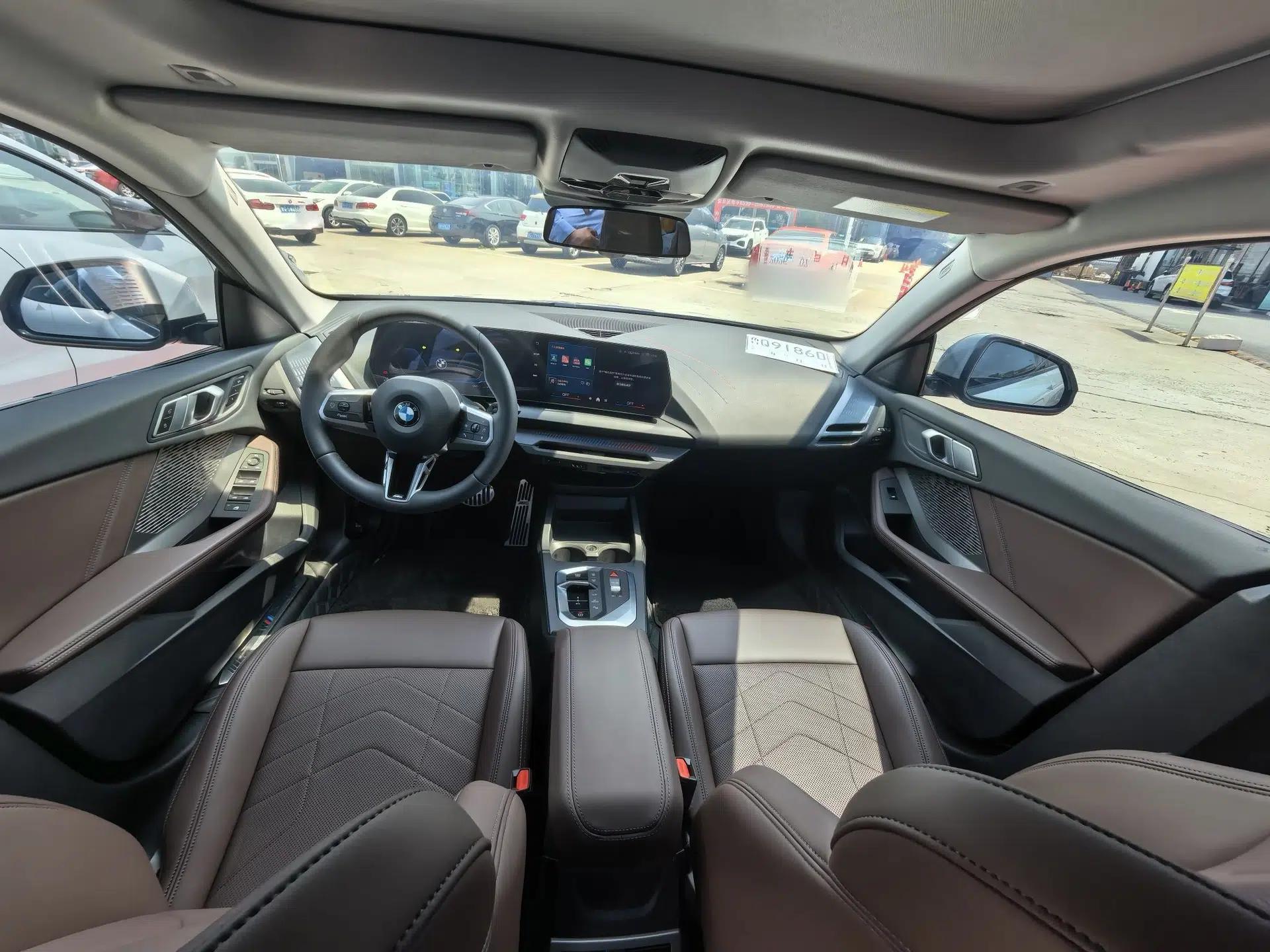 BMW 2 Series 2025 225L M Sport Package — миниатюра 31