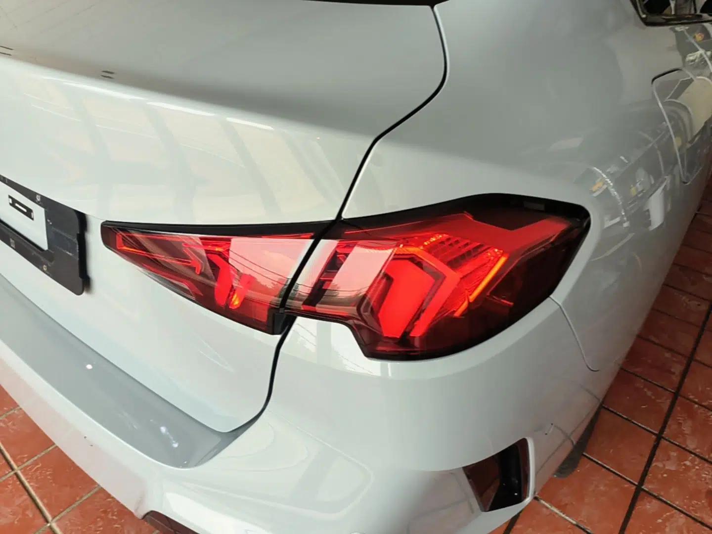 BMW 2 Series 2025 225L M Sport Package — миниатюра 9