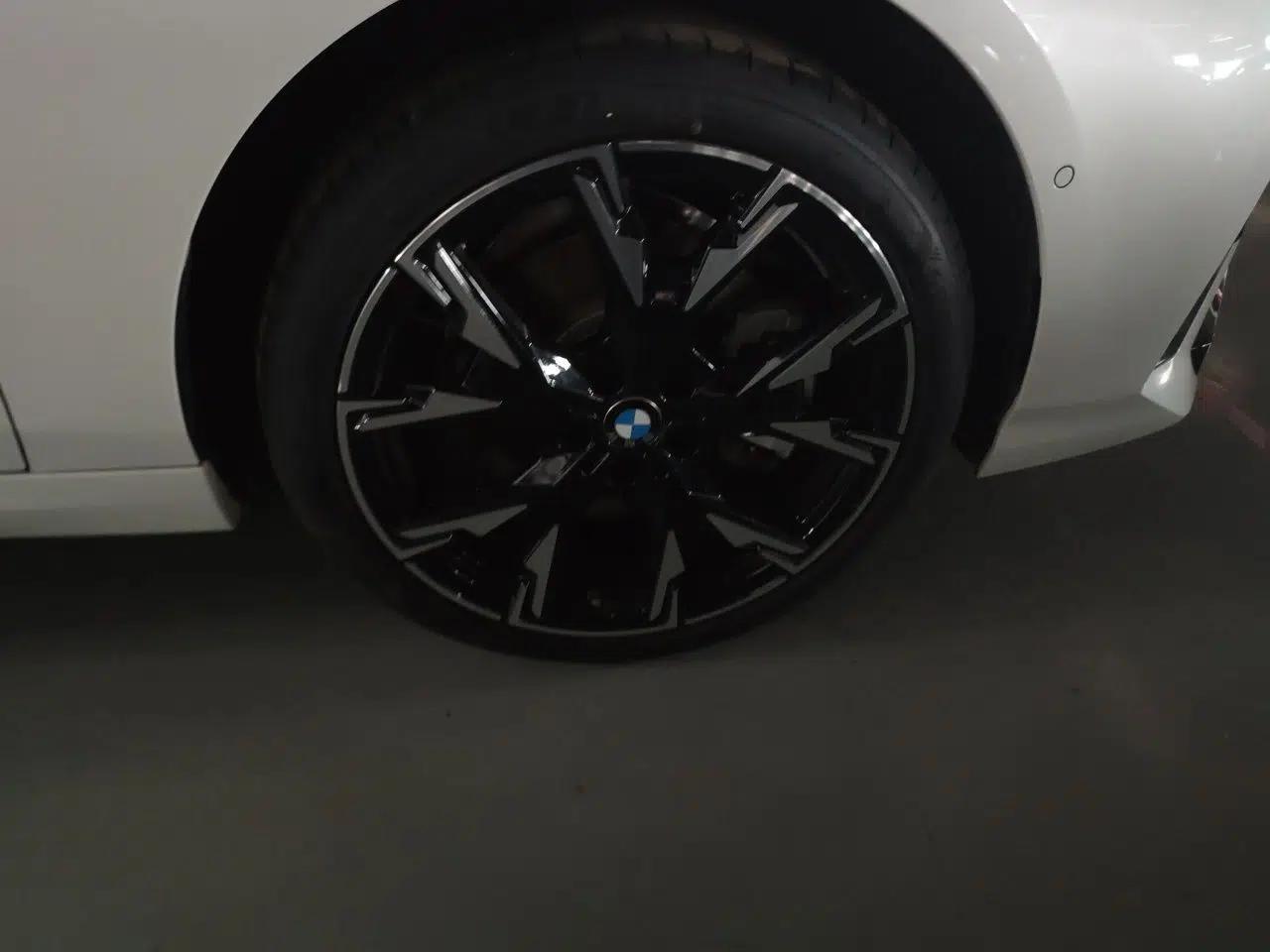 BMW 2 Series 2025 225L M Sport Night Edition Package — миниатюра 8