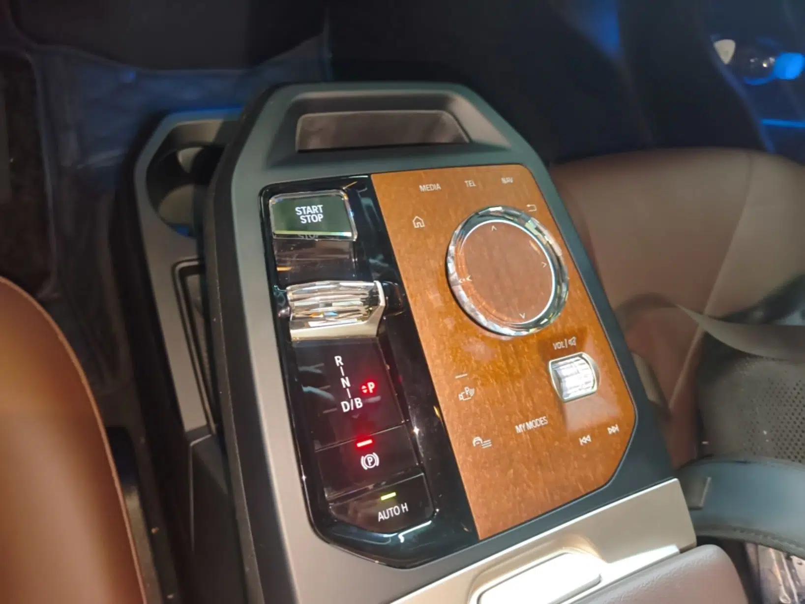 BMW iX 2022 xDrive40 — миниатюра 21