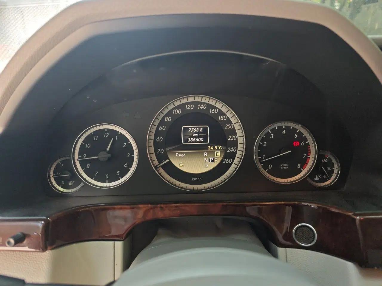 Mercedes-Benz E-Class 2012 E 200 L CGI Elegant Model — миниатюра 11