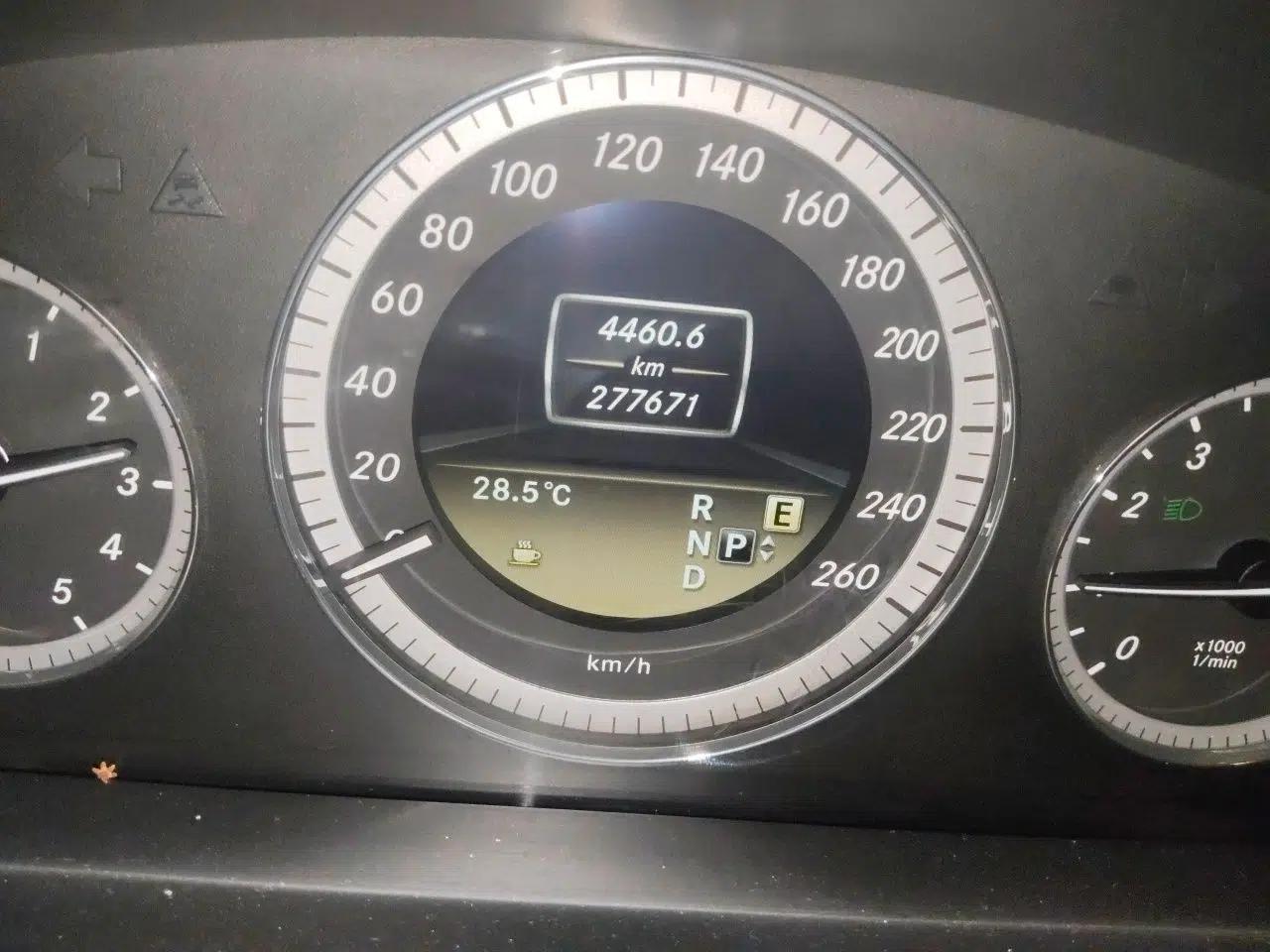 Mercedes-Benz E-Class 2012 E 300 L Elegant Model — миниатюра 12