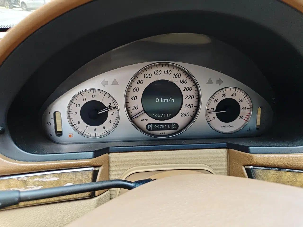 Mercedes-Benz E-Class 2007 E 230 Elegant Model — миниатюра 11