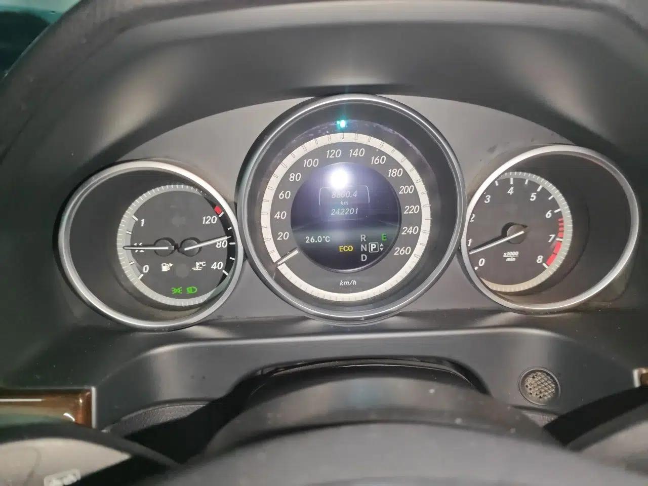 Mercedes-Benz E-Class 2015 E 200 L — миниатюра 11