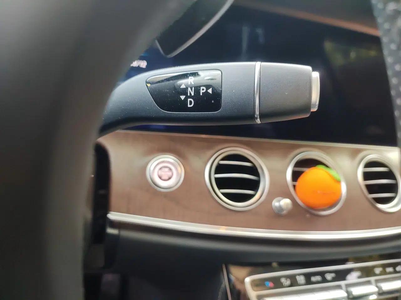 Mercedes-Benz E-Class 2017 E 300 L Luxury Model — миниатюра 13