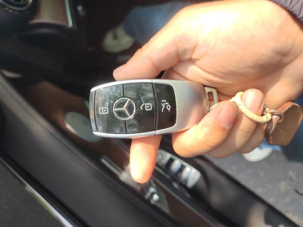 Mercedes-Benz E-Class 2017 E 300 L Luxury Model — миниатюра 17