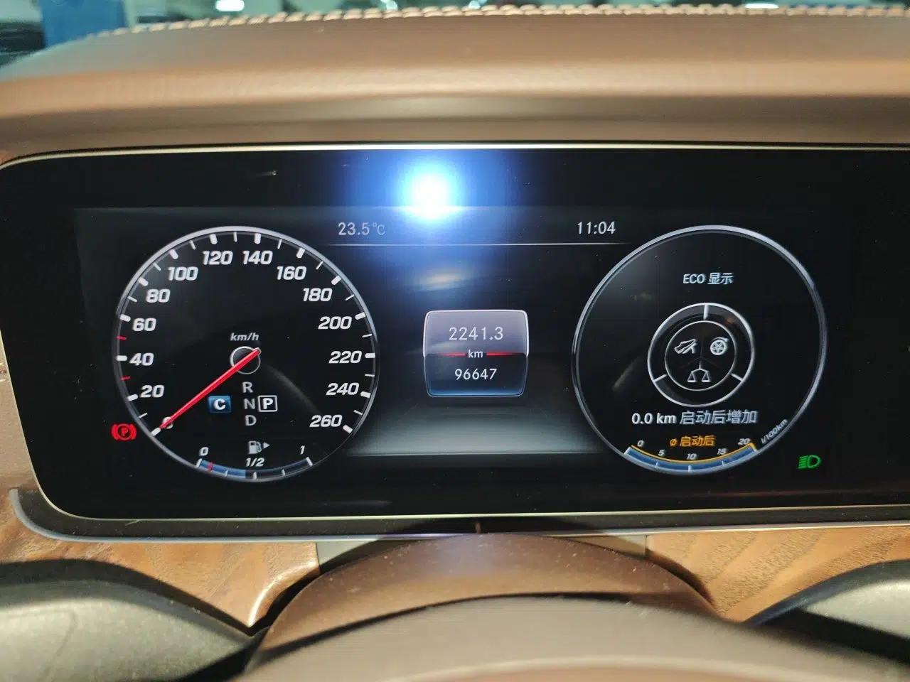 Mercedes-Benz E-Class 2017 E 300 L Luxury Model — миниатюра 11