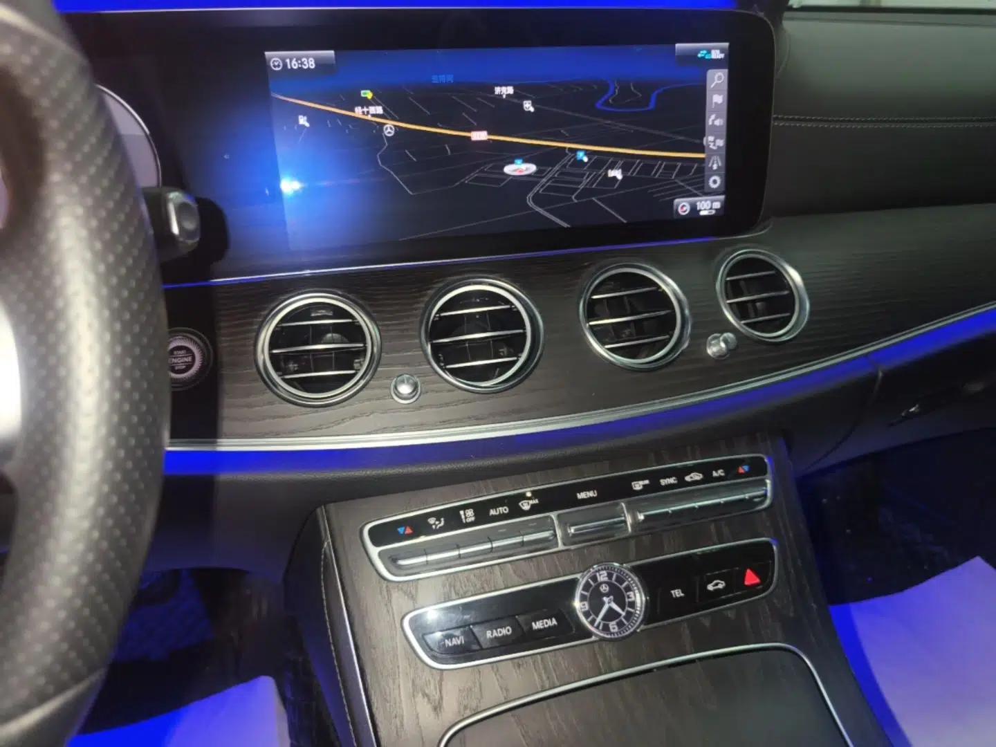 Mercedes-Benz E-Class 2020 E 300 L Sporty and Stylish Model — миниатюра 15