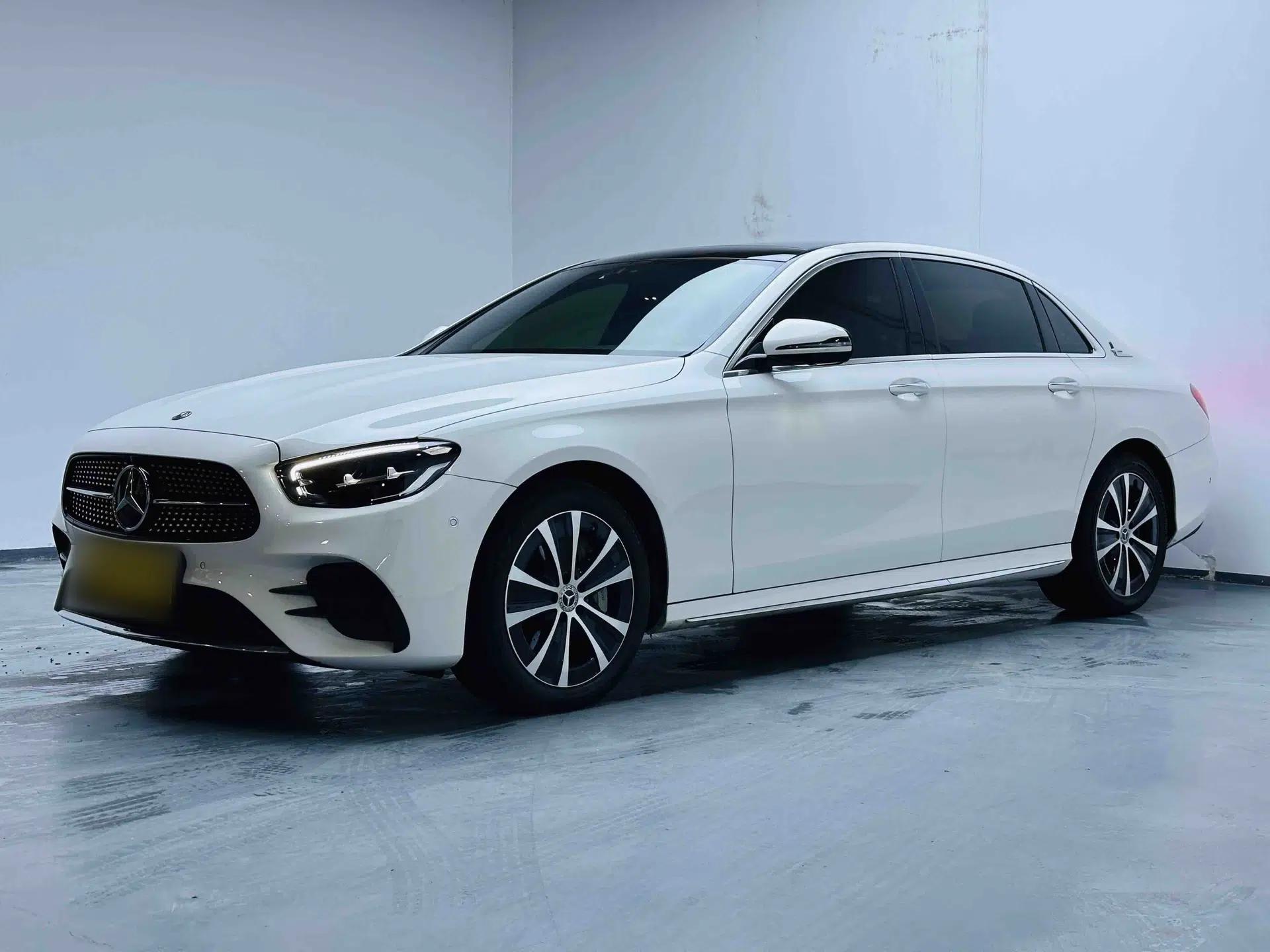 Mercedes-Benz E-Class New Energy 2023 E 350 e L Plug-in Hybrid Sports Sedan — миниатюра 1