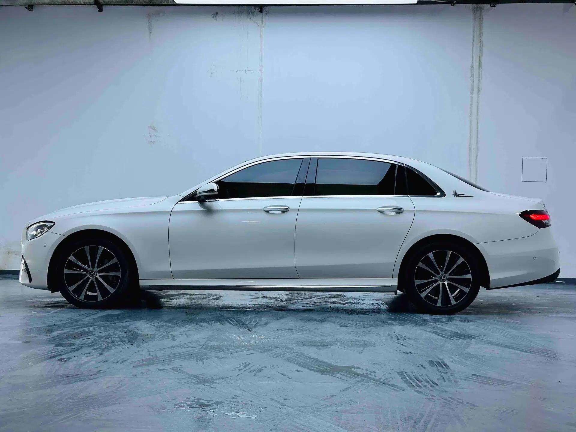 Mercedes-Benz E-Class New Energy 2023 E 350 e L Plug-in Hybrid Sports Sedan — миниатюра 4