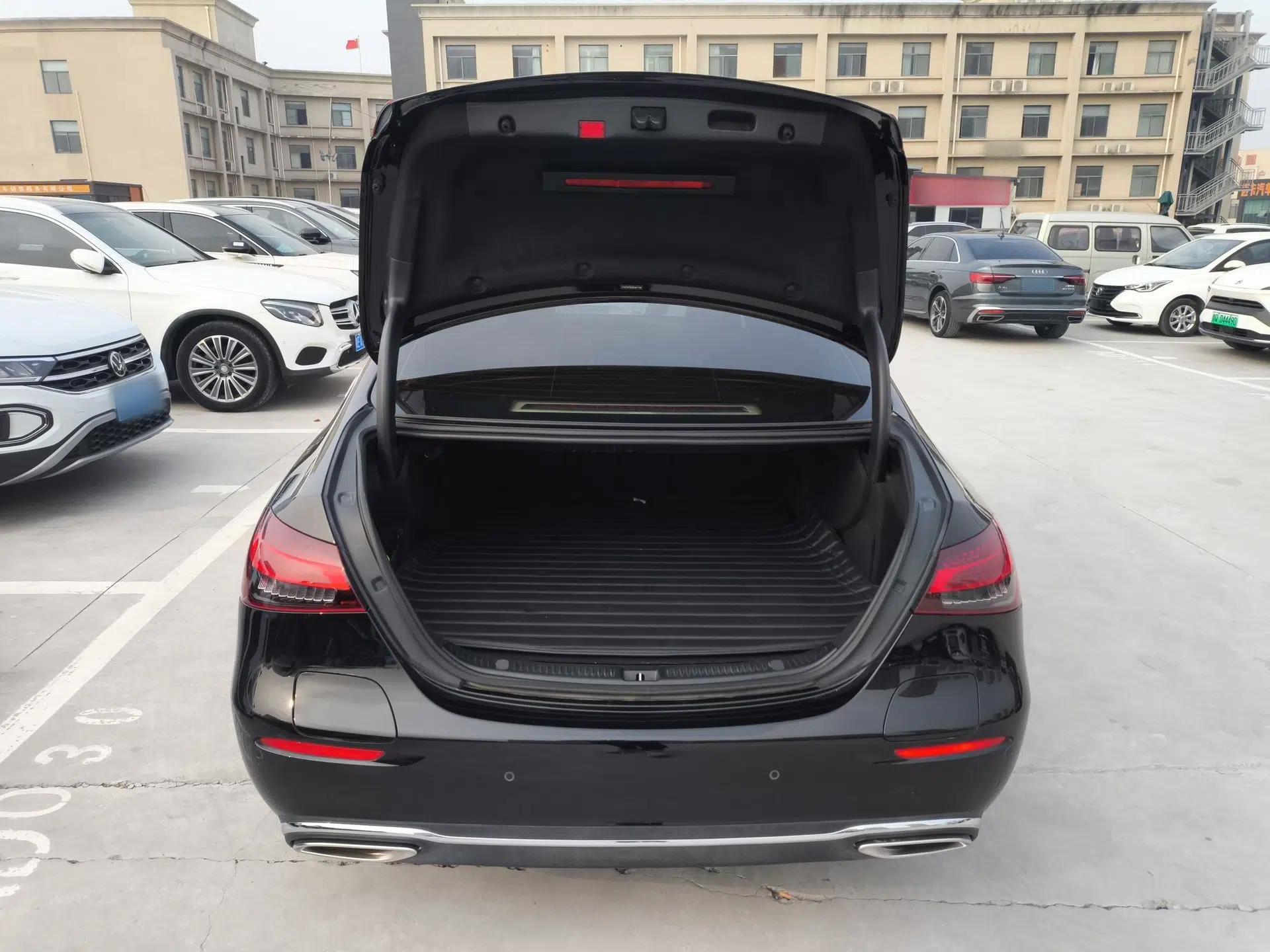 Mercedes-Benz E-Class New Energy 2022 Restyled E 350 e L Plug-in Hybrid Sedan — миниатюра 22