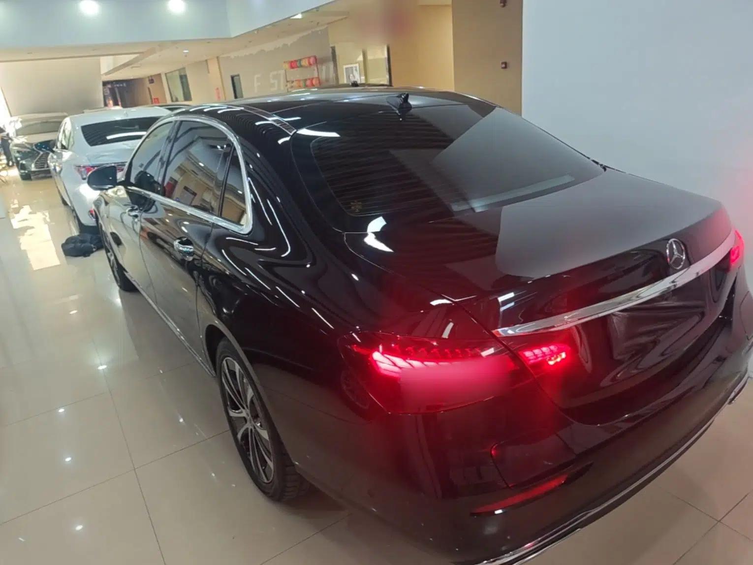 Mercedes-Benz E-Class New Energy 2021 E 350 e L Plug-in Hybrid Sedan — миниатюра 4