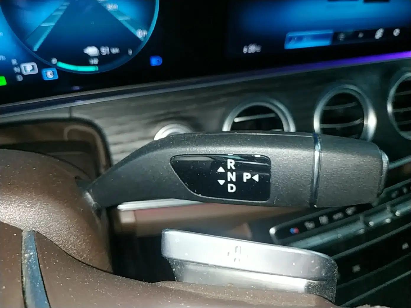 Mercedes-Benz E-Class New Energy 2022 Restyled E 350 e L Plug-in Hybrid Sedan — миниатюра 21