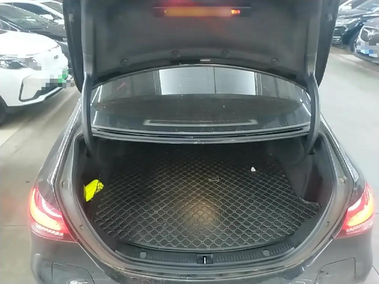 Mercedes-Benz E-Class New Energy 2022 Restyled E 350 e L Plug-in Hybrid Sedan — миниатюра 27