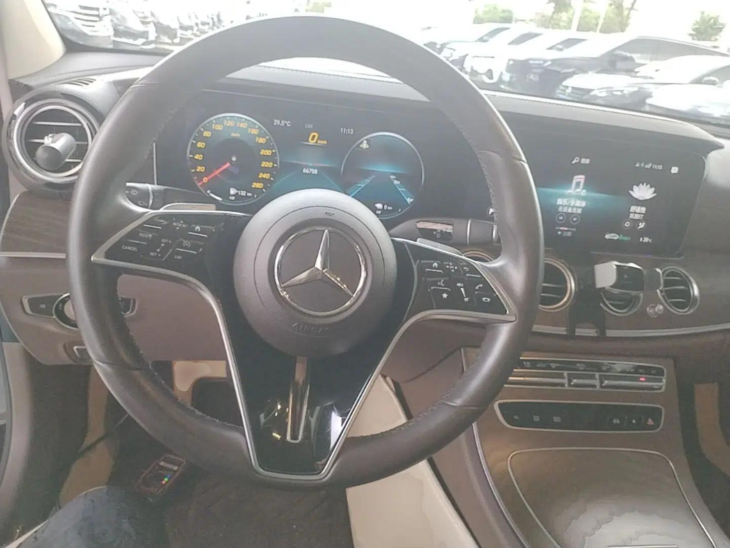 Mercedes-Benz E-Class New Energy 2022 Restyled E 350 e L Plug-in Hybrid Sedan — миниатюра 13