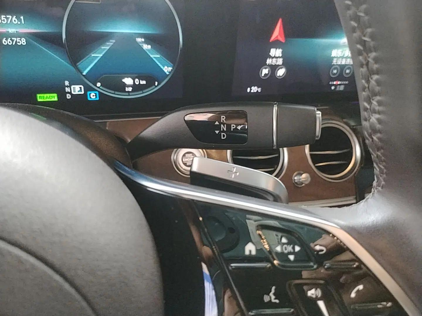 Mercedes-Benz E-Class New Energy 2022 Restyled E 350 e L Plug-in Hybrid Sedan — миниатюра 16
