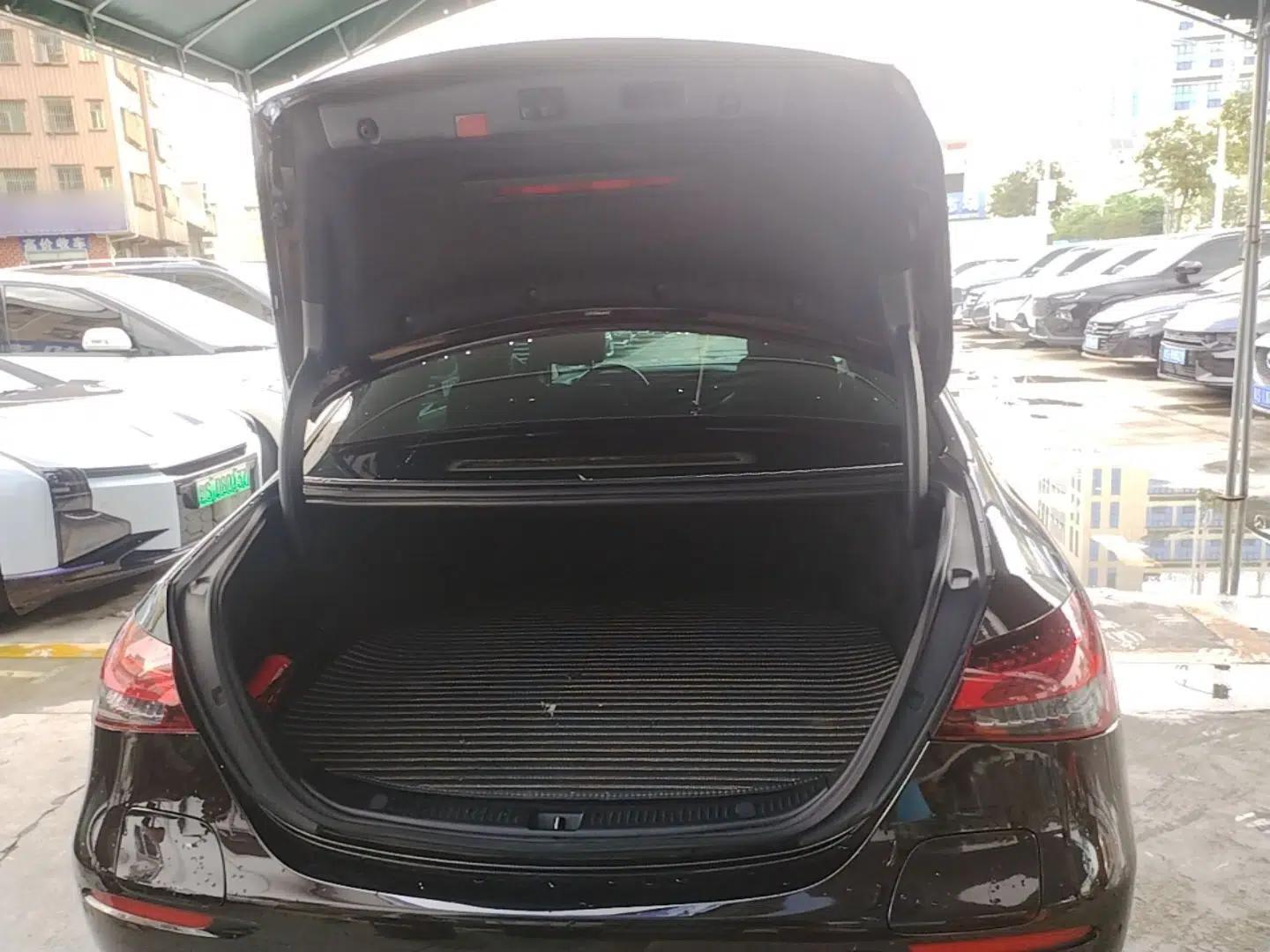 Mercedes-Benz E-Class New Energy 2022 Restyled E 350 e L Plug-in Hybrid Sedan — миниатюра 22