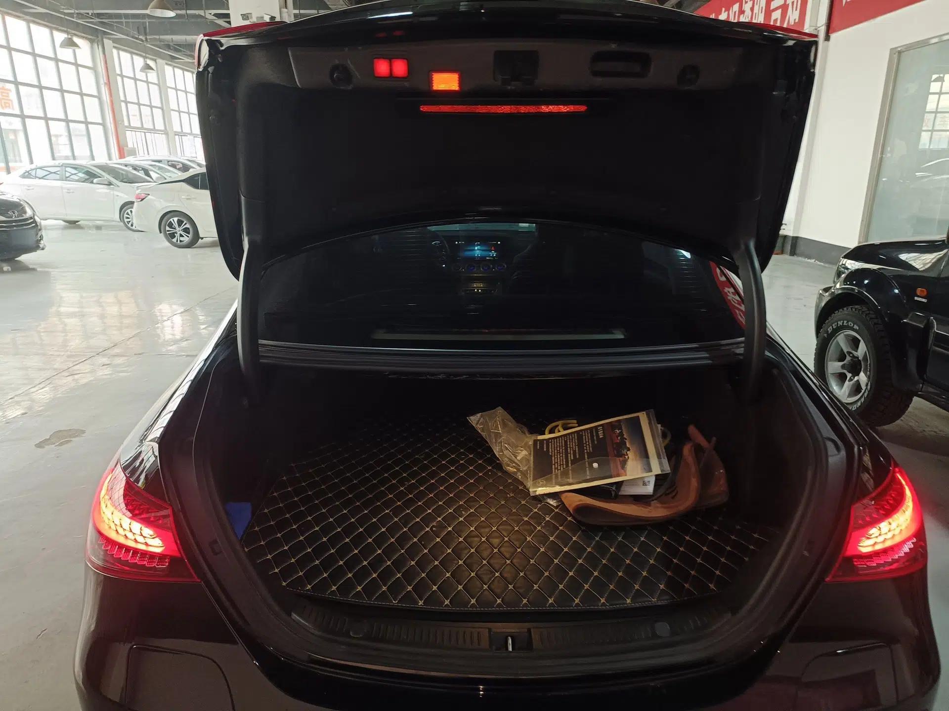 Mercedes-Benz E-Class New Energy 2022 Second Facelift E 350 e L Plug-in Hybrid Sports Sedan — миниатюра 22
