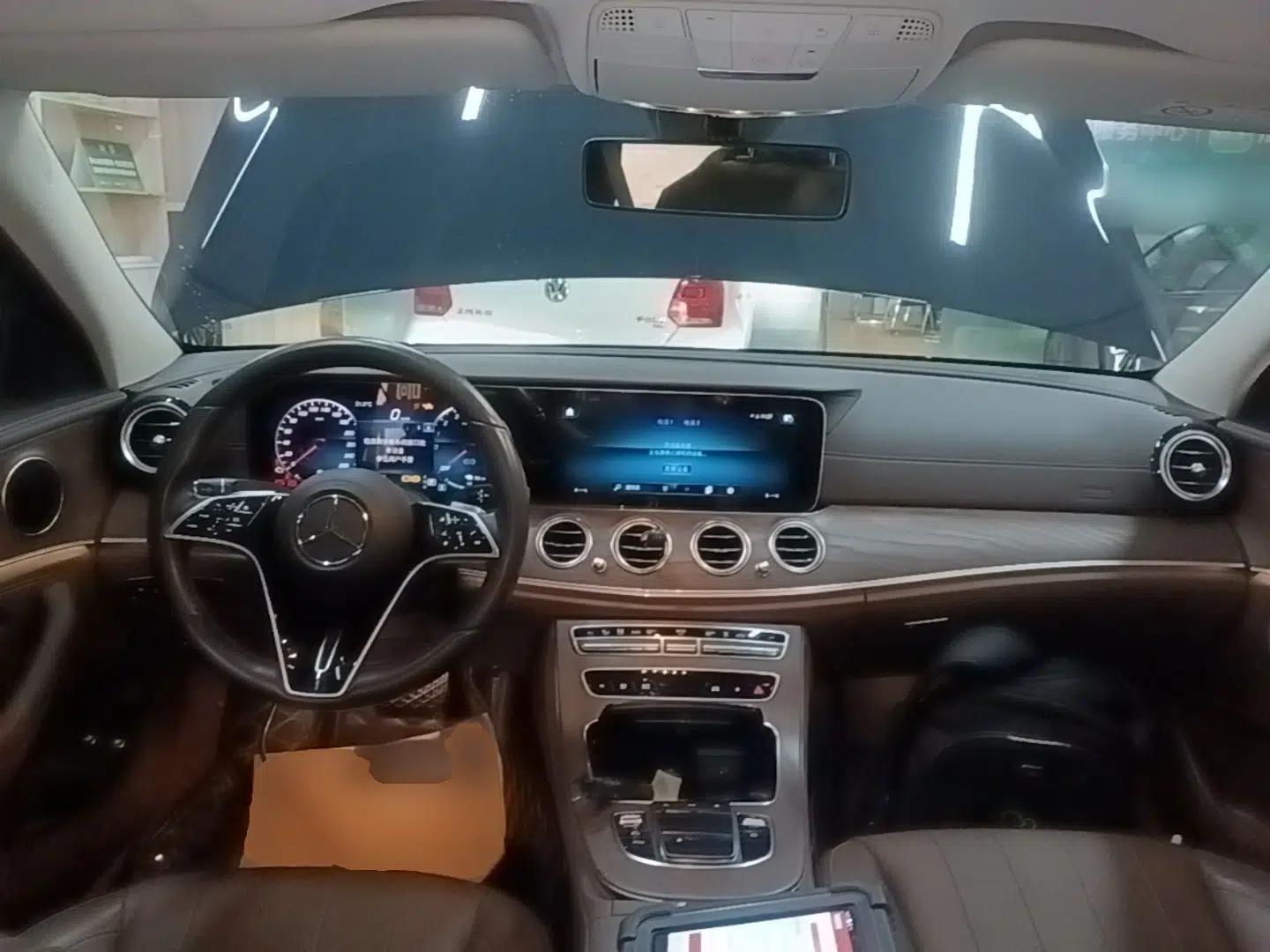 Mercedes-Benz E-Class New Energy 2023 E 350 e L Plug-in Hybrid Sedan — миниатюра 12