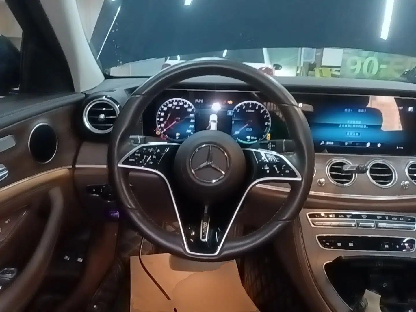 Mercedes-Benz E-Class New Energy 2023 E 350 e L Plug-in Hybrid Sedan — миниатюра 13
