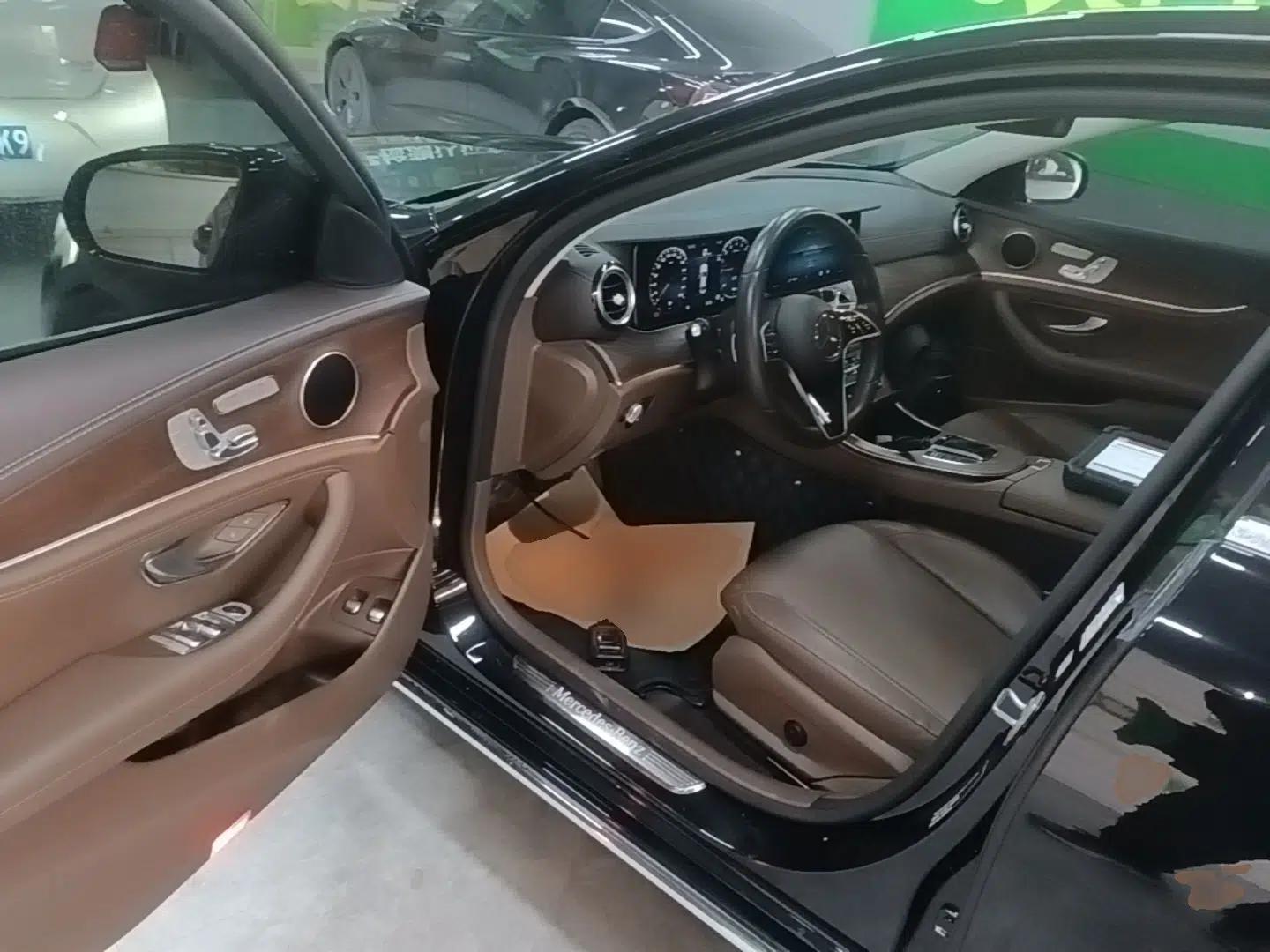 Mercedes-Benz E-Class New Energy 2023 E 350 e L Plug-in Hybrid Sedan — миниатюра 18