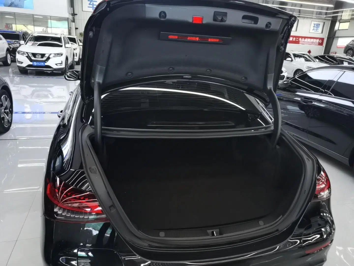 Mercedes-Benz E-Class New Energy 2022 Restyled E 350 e L Plug-in Hybrid Sports Sedan — миниатюра 22