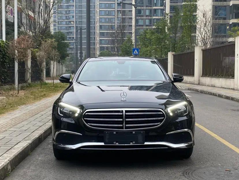 Mercedes-Benz E-Class New Energy 2022 Restyled E 350 e L Plug-in Hybrid Sedan — миниатюра 9