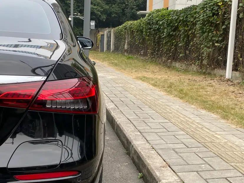 Mercedes-Benz E-Class New Energy 2022 Restyled E 350 e L Plug-in Hybrid Sedan — миниатюра 10