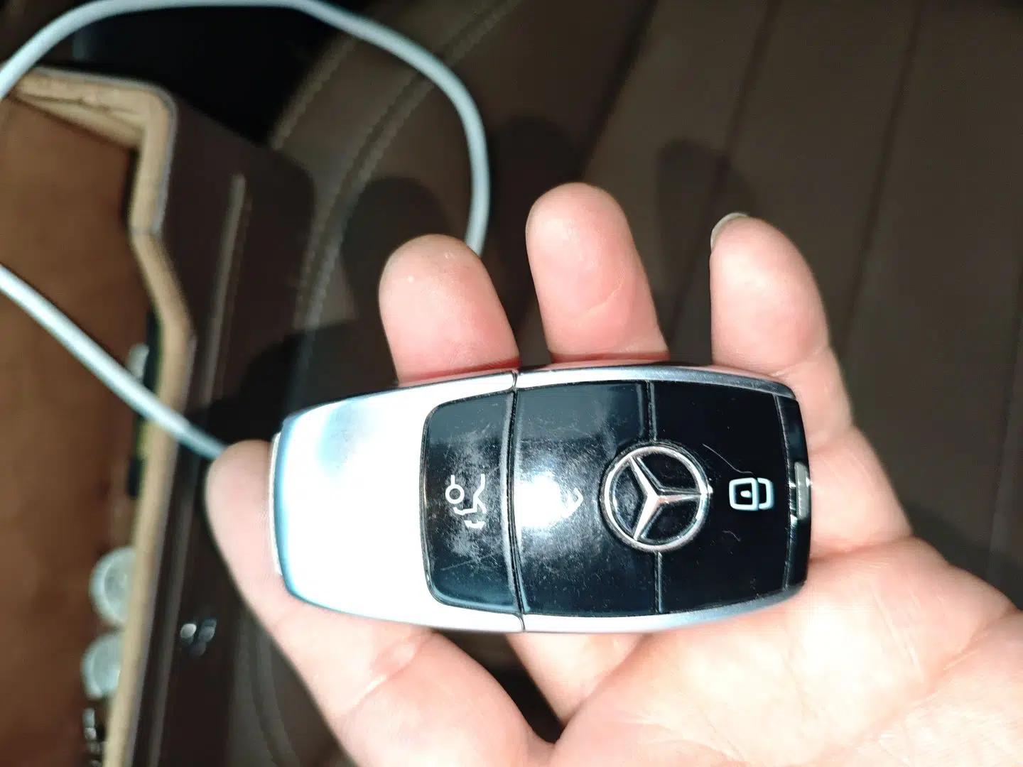 Mercedes-Benz E-Class New Energy 2022 Second Facelift E 350 e L Plug-in Hybrid Sedan — миниатюра 24