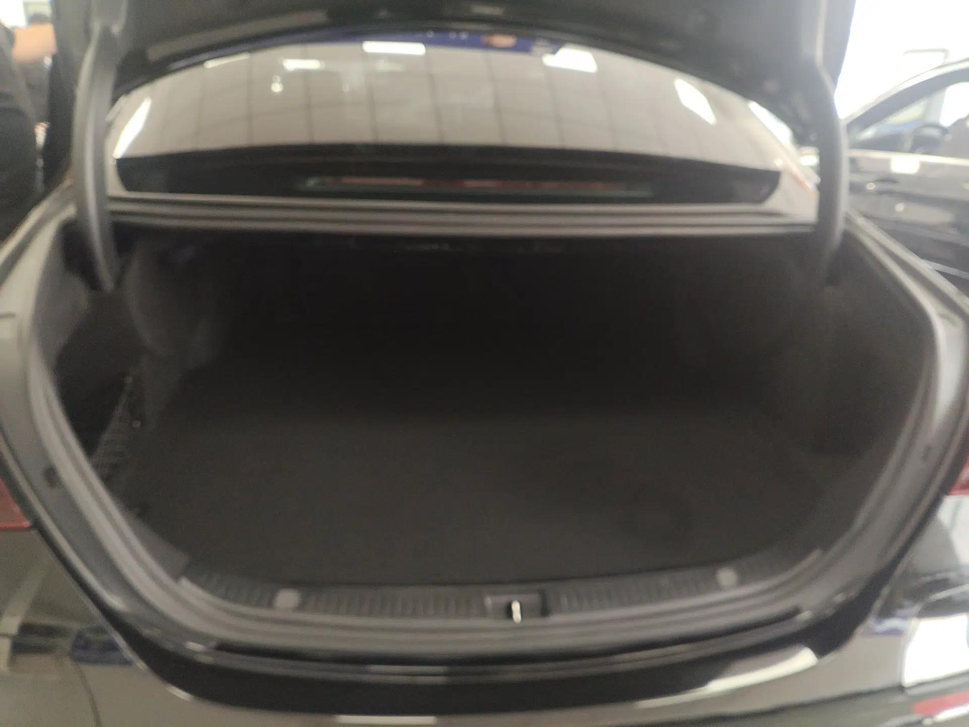 Mercedes-Benz E-Class New Energy 2022 Second Facelift E 350 e L Plug-in Hybrid Sports Sedan — миниатюра 22