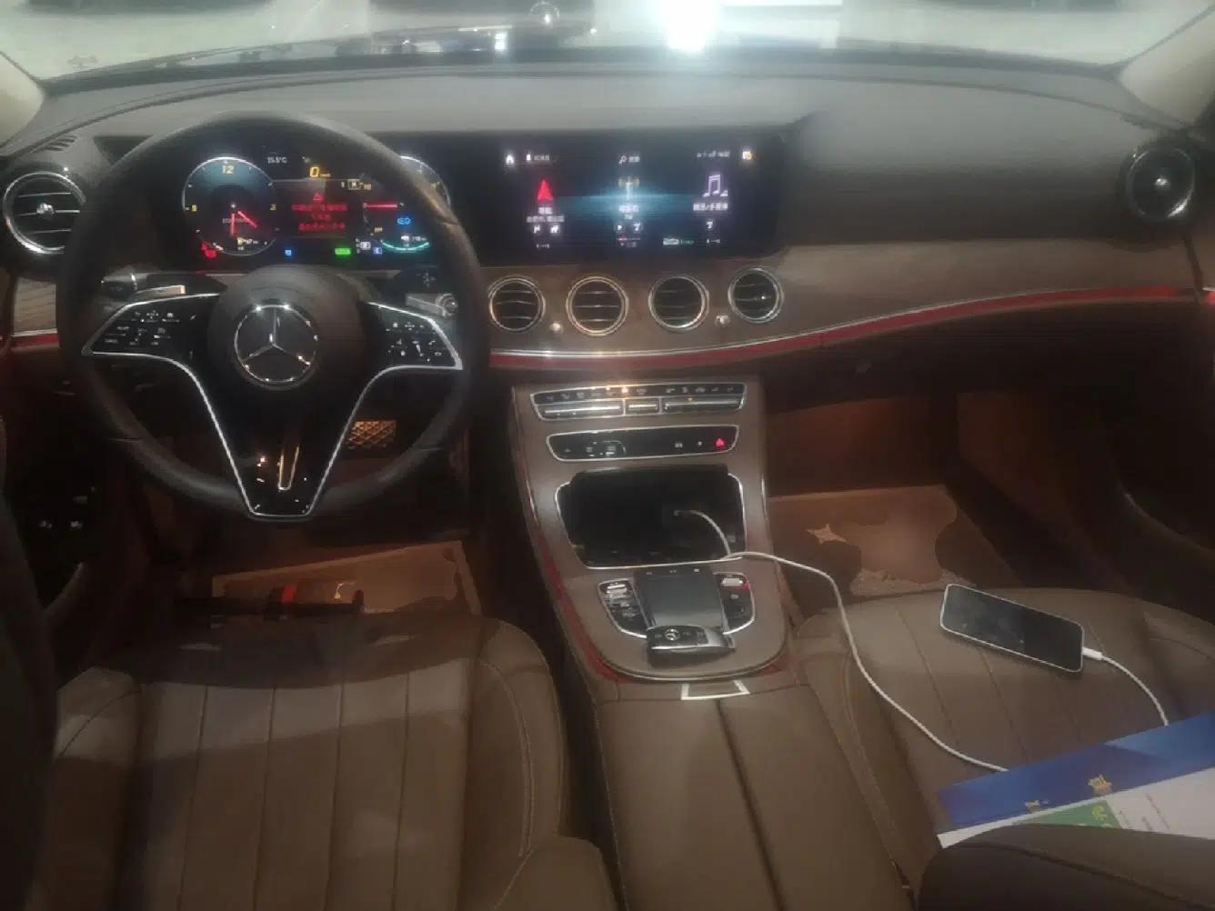 Mercedes-Benz E-Class New Energy 2022 E 350 e L Plug-in Hybrid Sedan — миниатюра 12