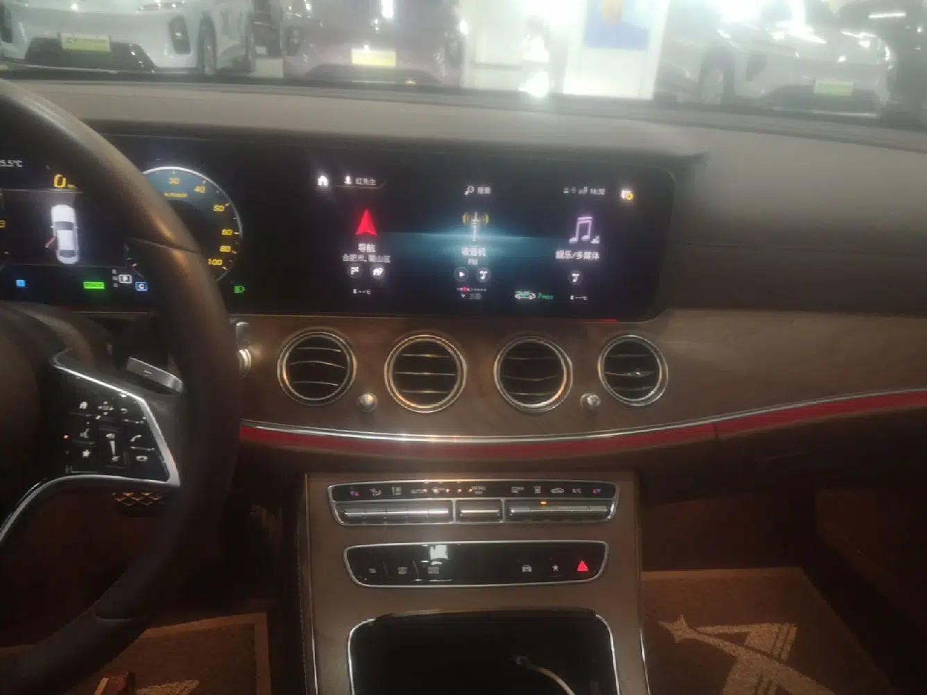 Mercedes-Benz E-Class New Energy 2022 E 350 e L Plug-in Hybrid Sedan — миниатюра 15