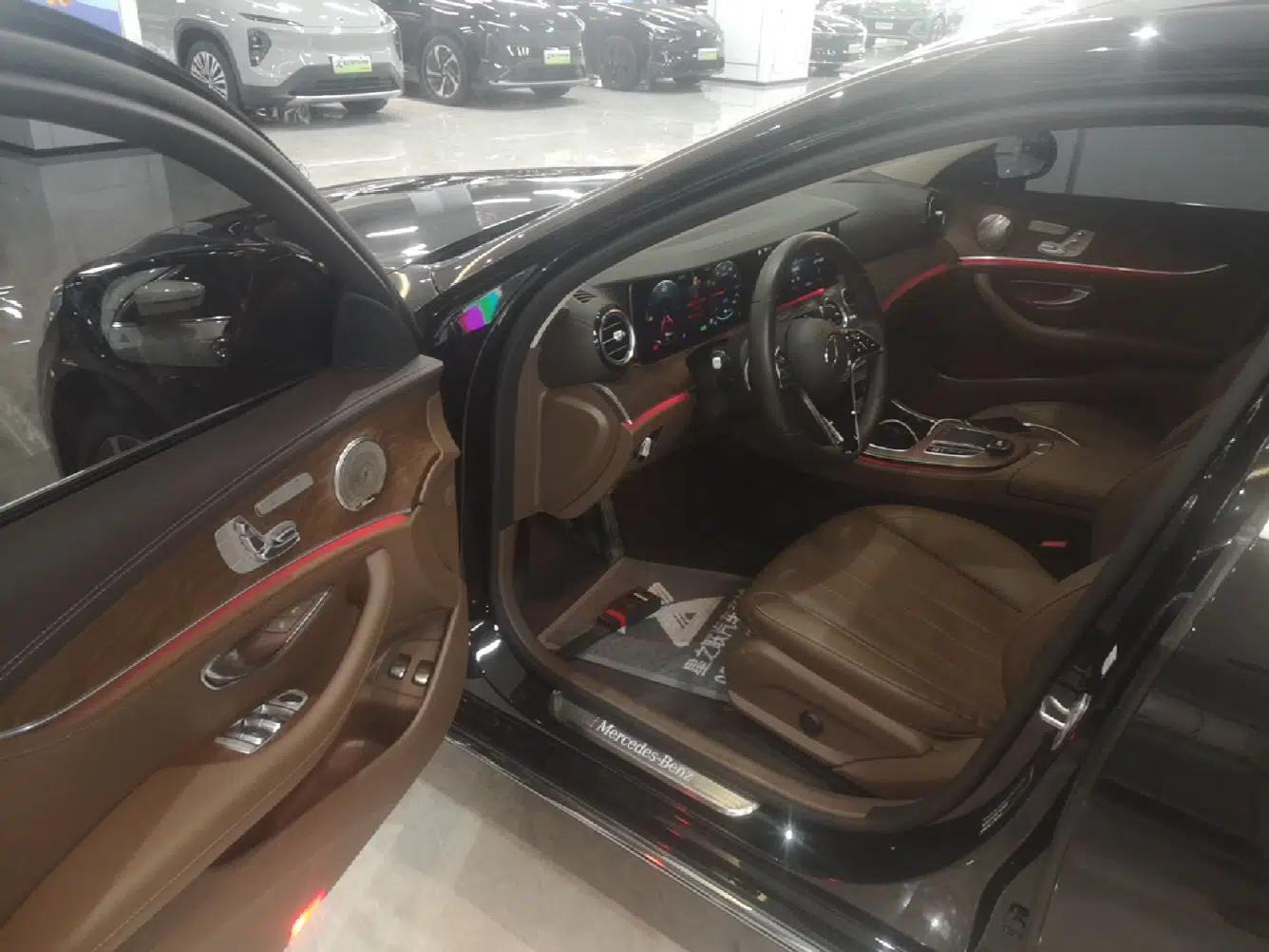 Mercedes-Benz E-Class New Energy 2022 E 350 e L Plug-in Hybrid Sedan — миниатюра 18