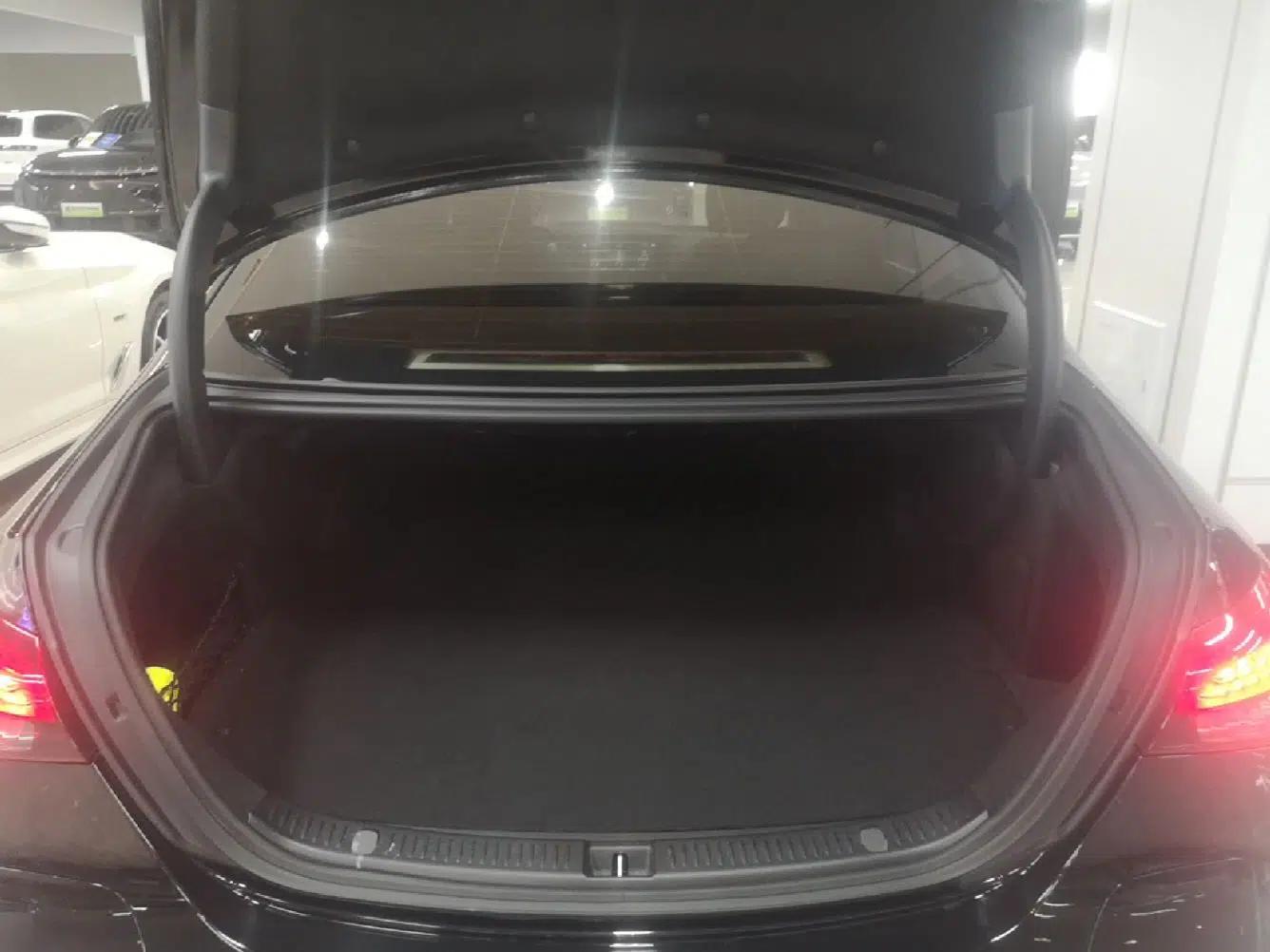 Mercedes-Benz E-Class New Energy 2022 E 350 e L Plug-in Hybrid Sedan — миниатюра 22