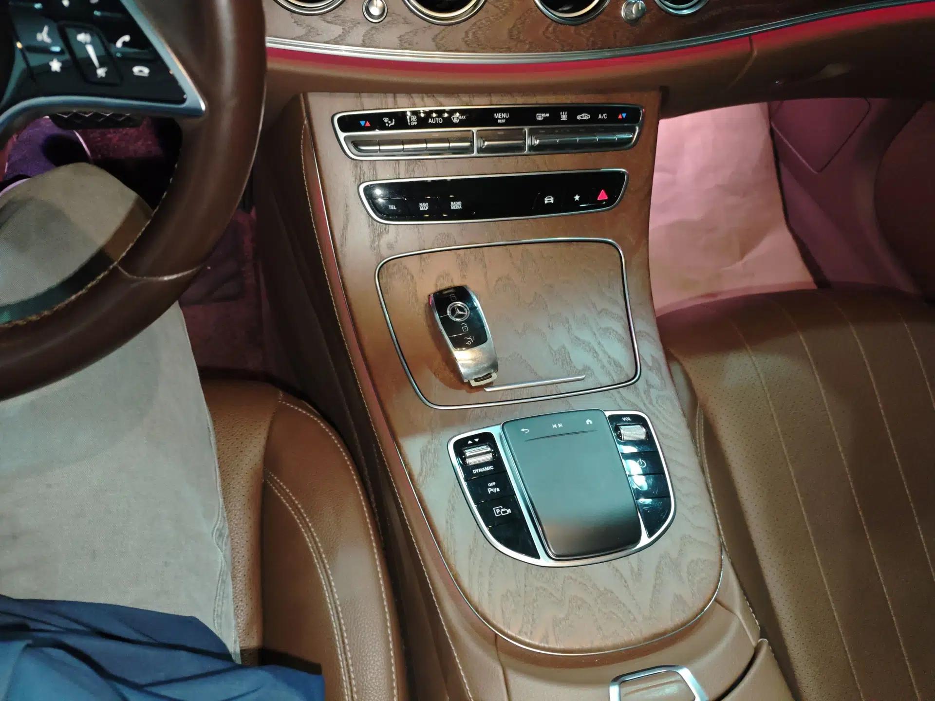 Mercedes-Benz E-Class New Energy 2022 Restyled E 350 e L Plug-in Hybrid Sedan — миниатюра 16