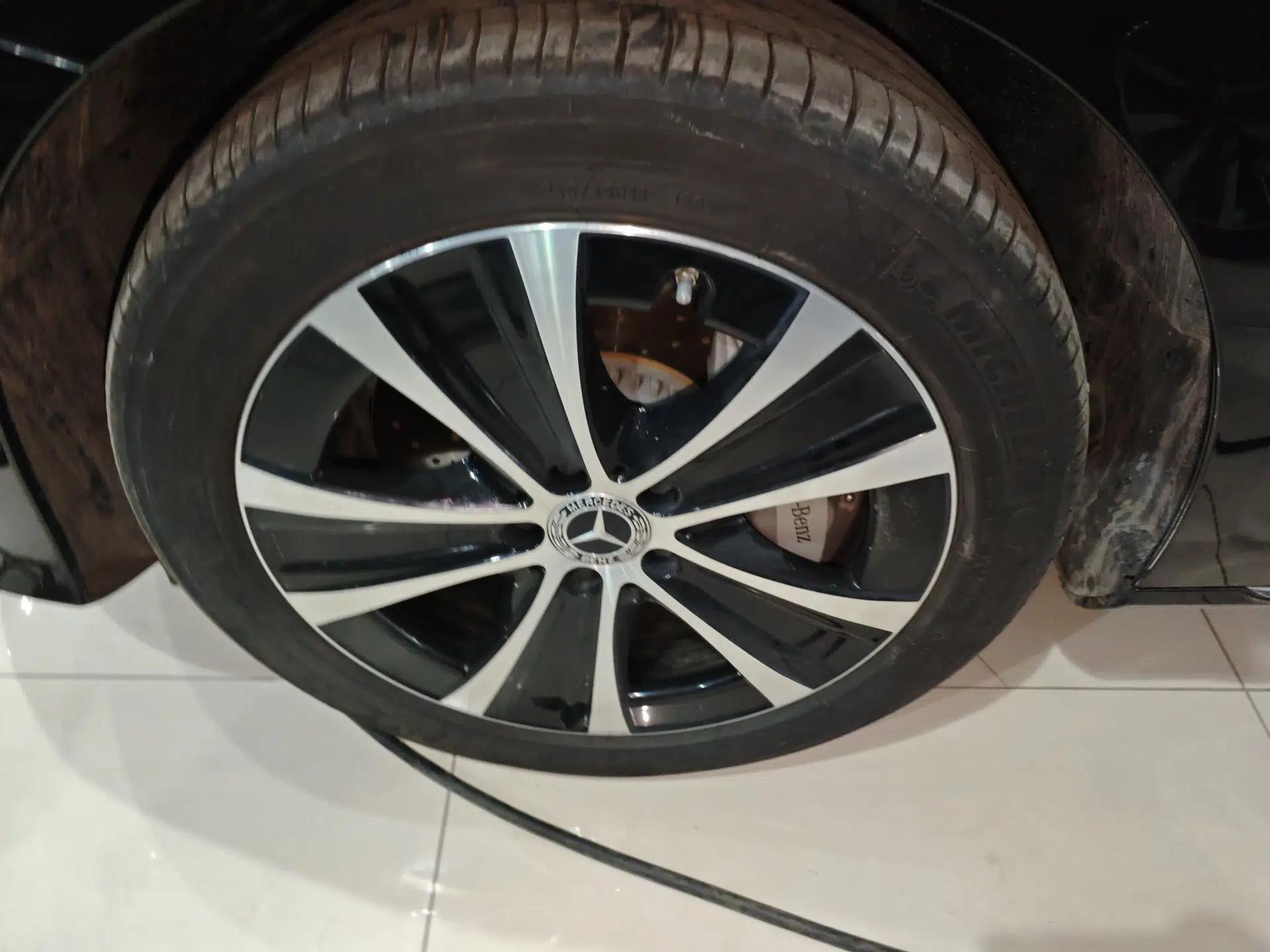 Mercedes-Benz E-Class New Energy 2022 Restyled E 350 e L Plug-in Hybrid Sedan — миниатюра 10