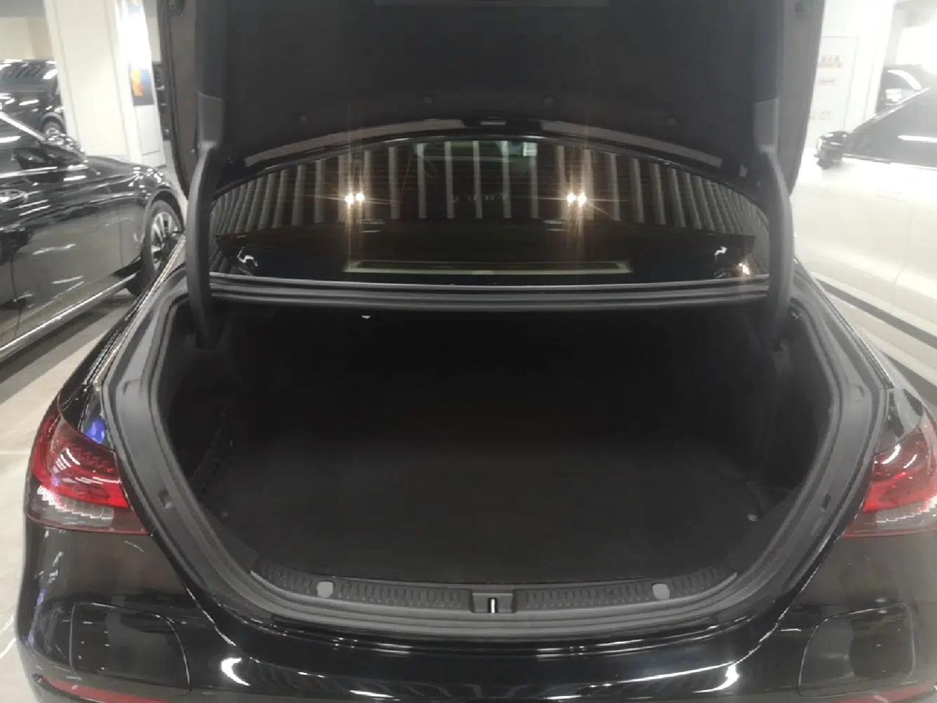 Mercedes-Benz E-Class New Energy 2022 Second Facelift E 350 e L Plug-in Hybrid Sedan — миниатюра 27