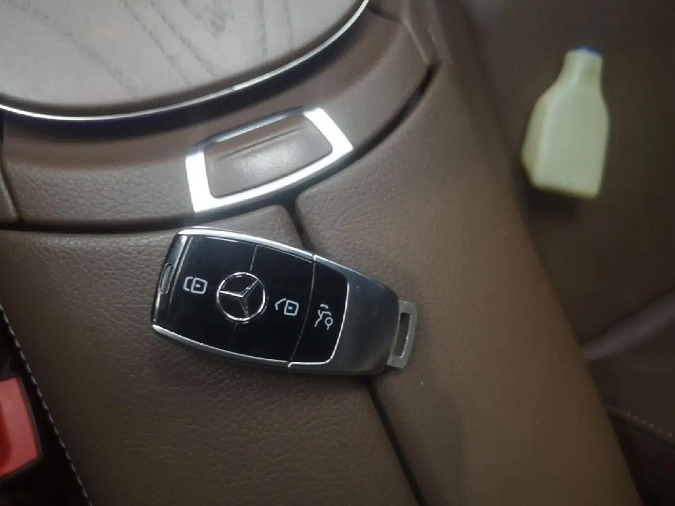 Mercedes-Benz E-Class New Energy 2022 Second Facelift E 350 e L Plug-in Hybrid Sedan — миниатюра 28