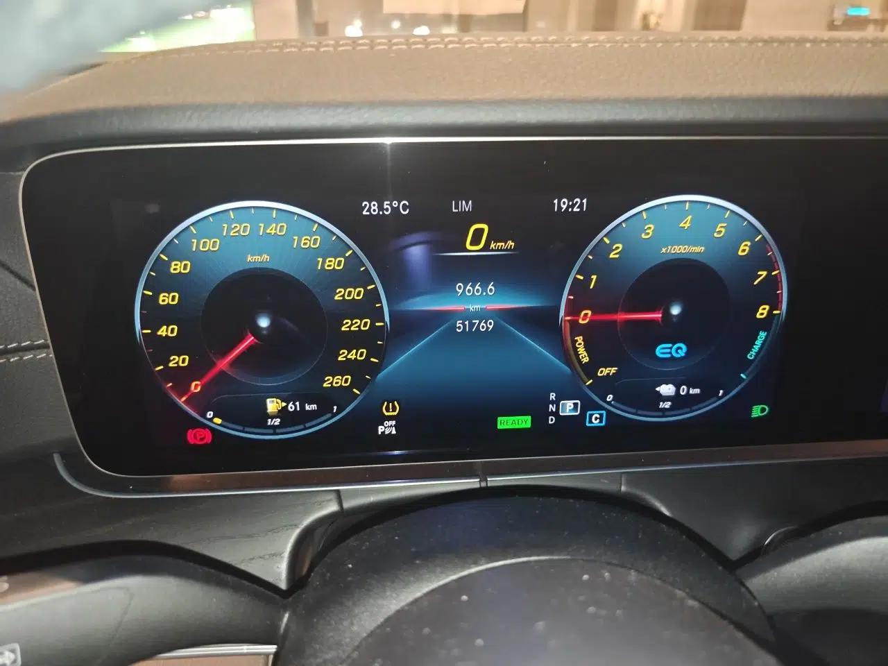 Mercedes-Benz E-Class New Energy 2022 Restyled E 350 e L Plug-in Hybrid Sports Sedan — миниатюра 11