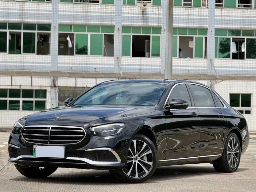 Mercedes-Benz E-Class New Energy 2022 Facelift E 350 e L Plug-in Hybrid Sedan — миниатюра 1