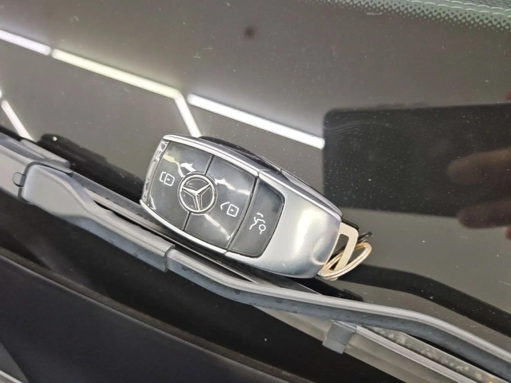 Mercedes-Benz E-Class New Energy 2022 Facelift E 350 e L Plug-in Hybrid Sedan — миниатюра 28