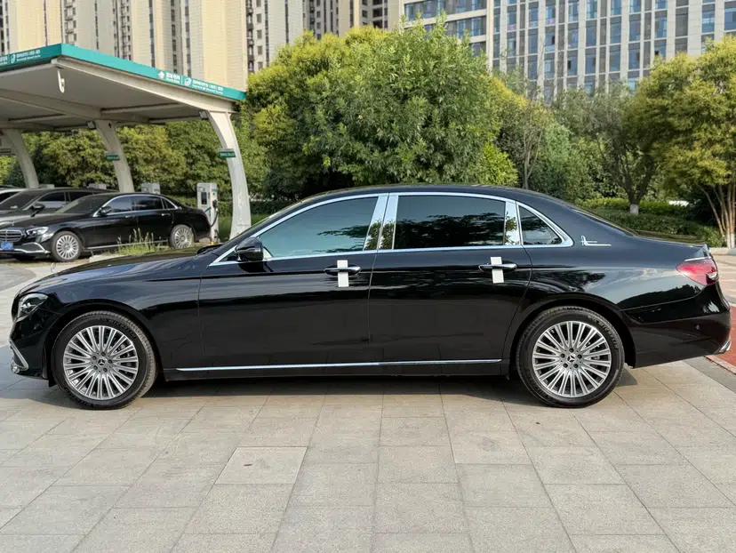 Mercedes-Benz E-Class 2023 Updated E 300 L Fashion Edition — миниатюра 2