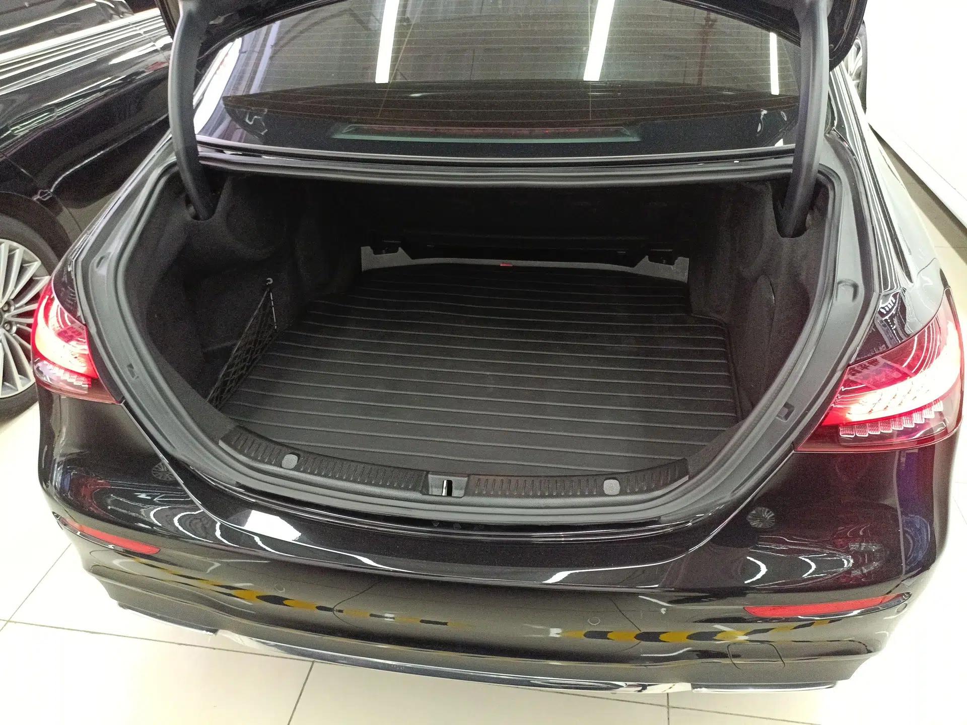Mercedes-Benz E-Class 2022 Second Facelift E 300 L Sport Luxury Edition — миниатюра 27