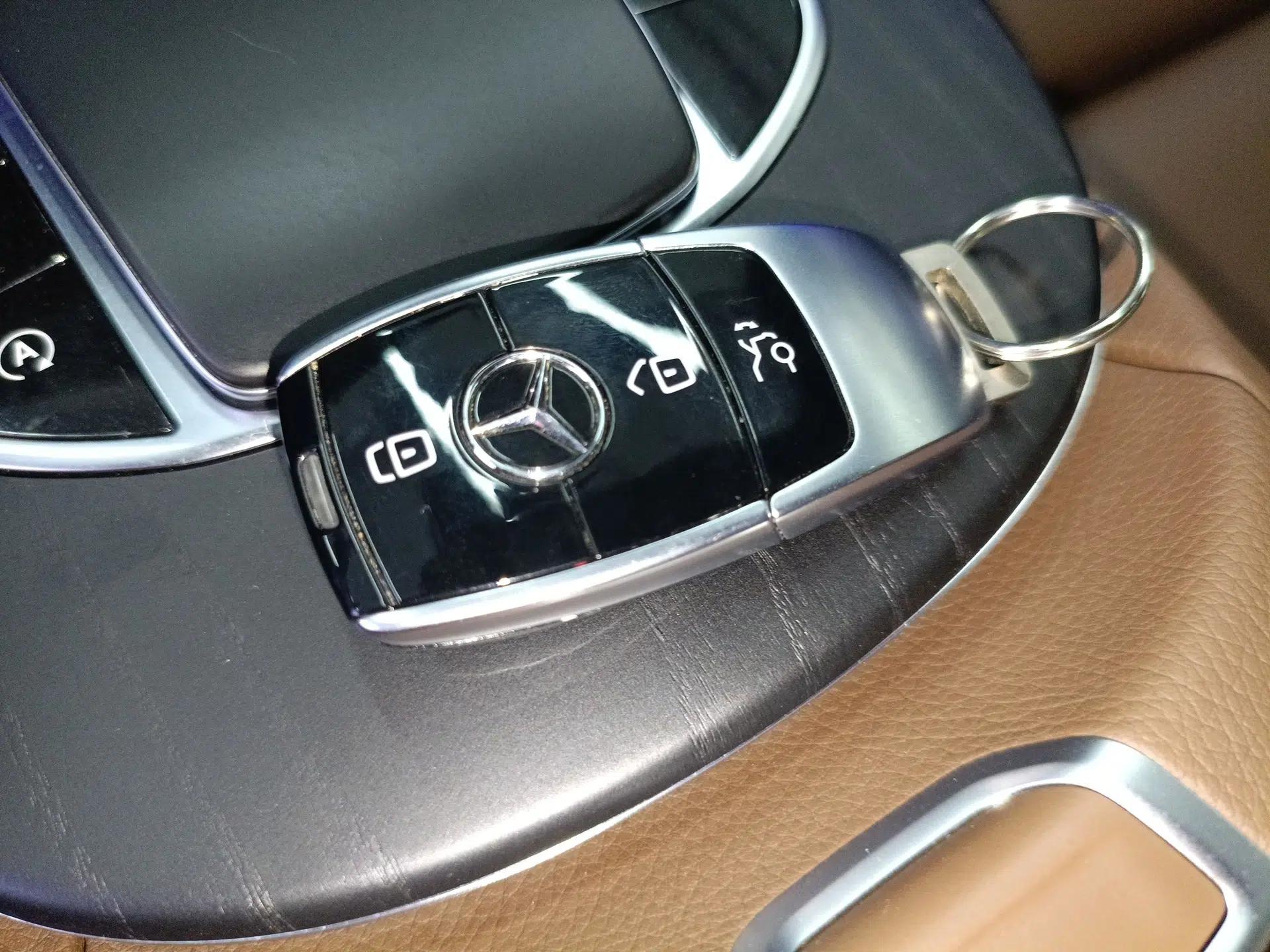 Mercedes-Benz E-Class 2022 Second Facelift E 300 L Sport Luxury Edition — миниатюра 28