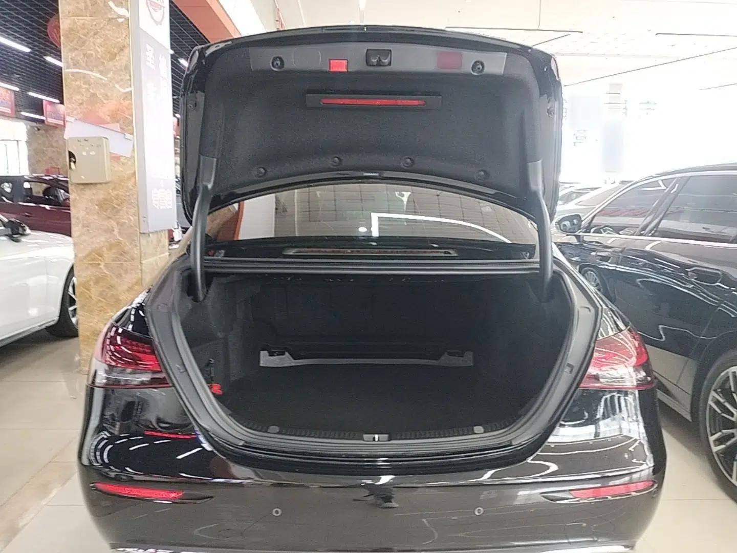Mercedes-Benz E-Class 2022 Revised Version E 300 L Fashion Edition — миниатюра 22
