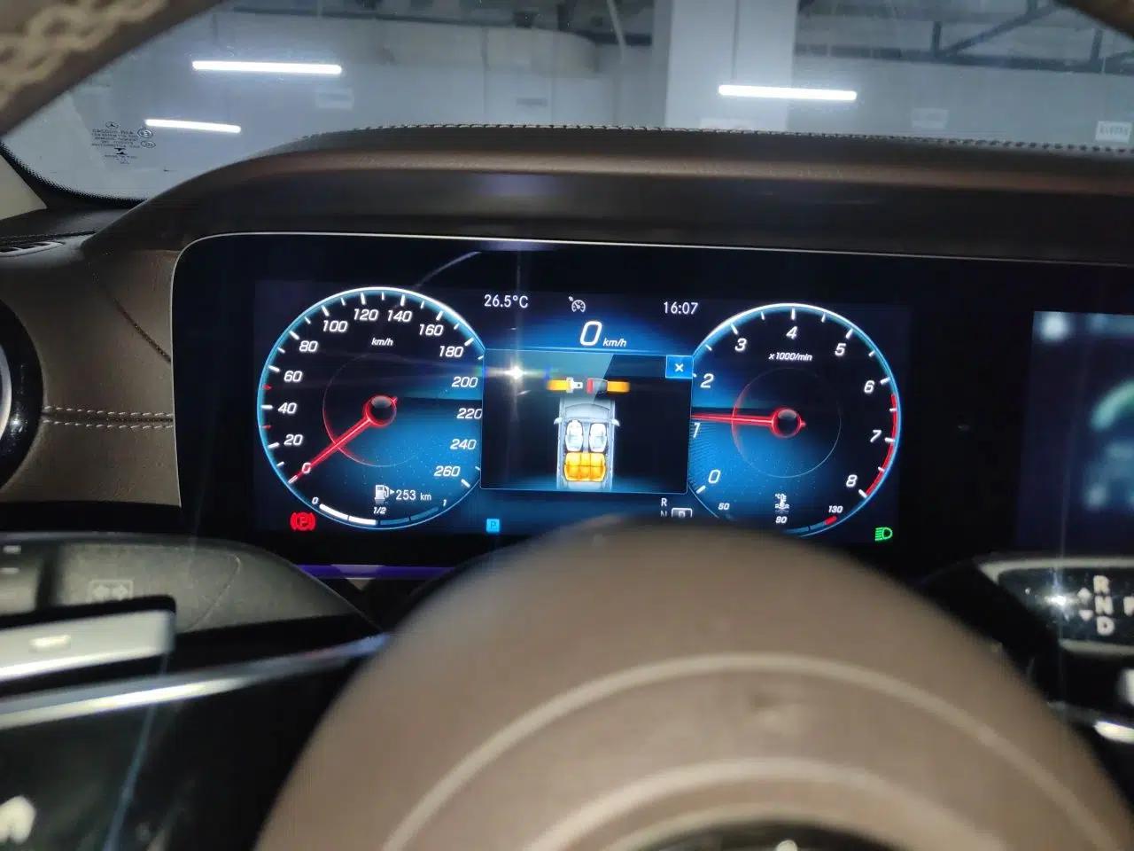 Mercedes-Benz E-Class 2022 Updated E 300 L Luxury Edition — миниатюра 11