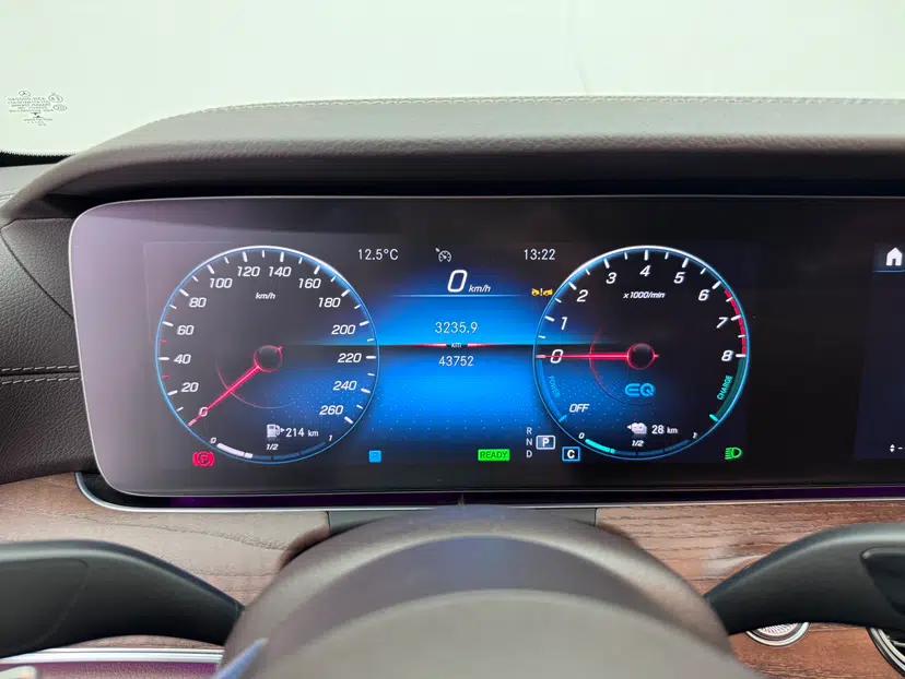 Mercedes-Benz E-Class New Energy 2023 E 350 e L Plug-in Hybrid Sedan — миниатюра 11